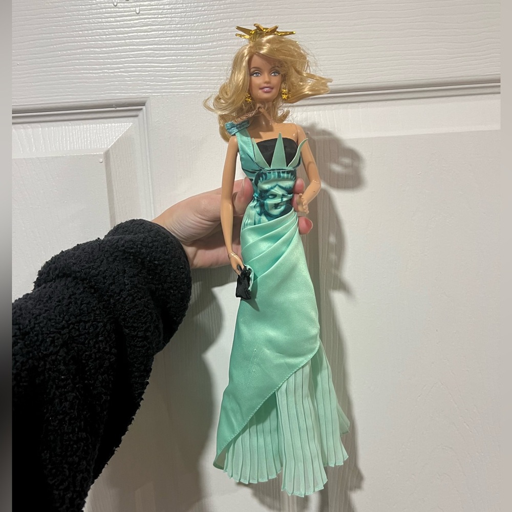 Barbie Collector Dolls of The World Statue of Liberty Doll 2009 Mattel